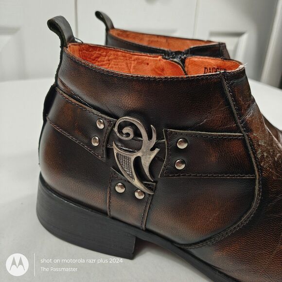 Men's Robert Wayne Zip-Up Distressed Buckle Emblem Dagger Boots US Size 10 - Picture 9 of 15